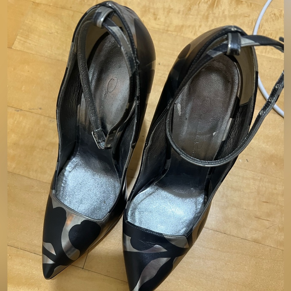 Oscar de la renta size 8 heels!!!